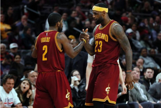 NBA：湖人遭遇惨败 浓眉受困犯规困扰（NBA：湖人惨负，浓眉深陷犯规麻烦）