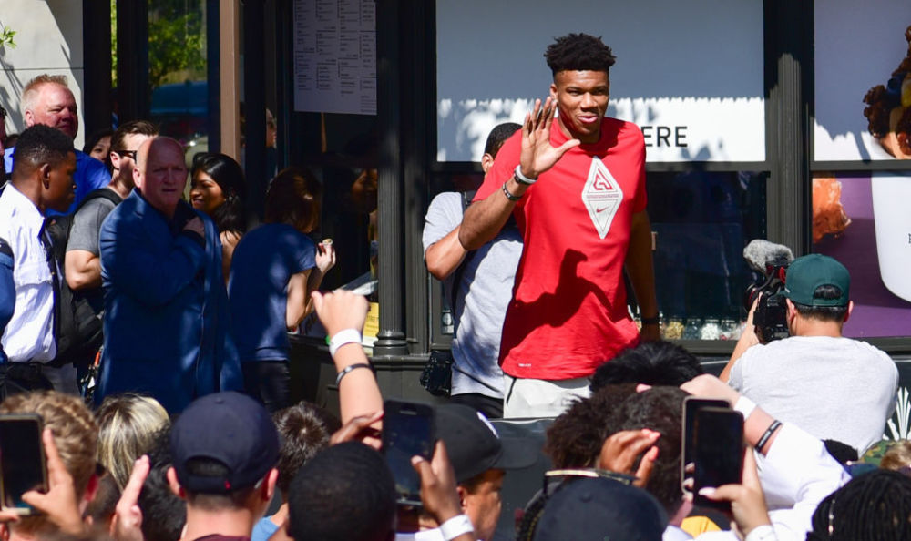 记者：皇马与毕巴赛前管理层将不进行正式会餐，两队关系很好（记者称皇马与毕巴赛前高层不设正式会餐，双方关系依旧良好）