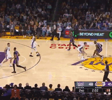 彻底放弃？阿贾克斯客战卡拉巴克首发：多名小将轮换登场（要放弃了？阿贾克斯客场对阵卡拉巴克首发：多名小将轮换亮相）