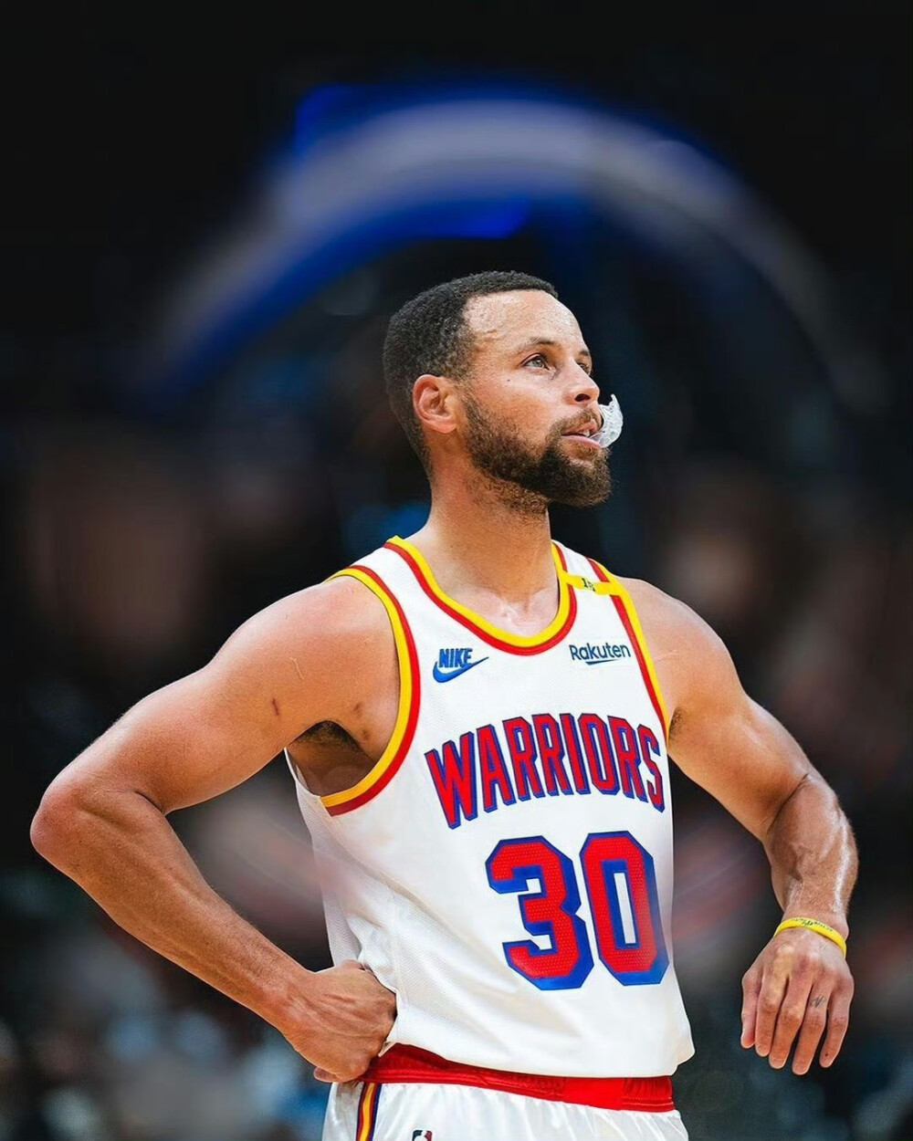 莱万：我经常带伤上场，肋骨骨折也硬撑；不着急决定未来（莱万称常带伤上阵，肋骨骨折也咬牙坚持；对未来暂不急于决定）