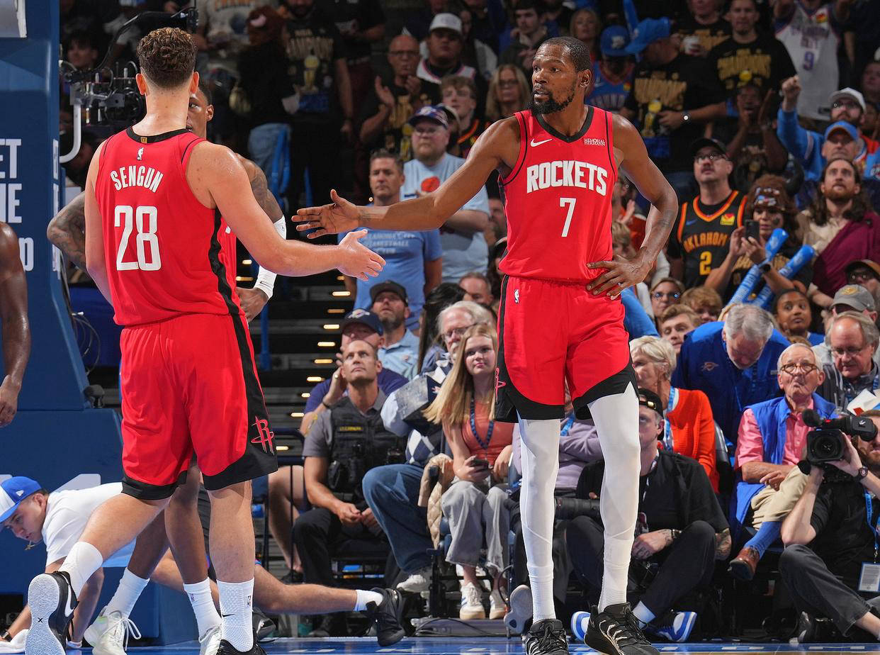 记者：尤文可能在冬窗拿洛卡特利和国米租借交换弗拉泰西（记者称尤文或在冬窗以洛卡特利与国米租借互换弗拉泰西）