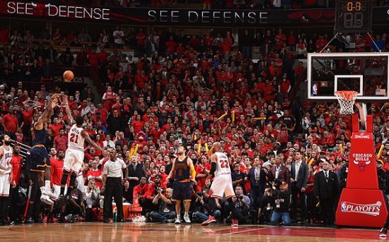 世体：安东尼脚踝遭遇轻微扭伤，但预计可对阵巴萨（世体：安东尼脚踝轻度扭伤，预计仍可出战巴萨）