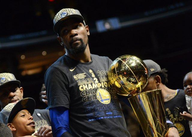 中超赛报：广州队主场击败武汉三镇,（中超战报：广州队主场力克武汉三镇）