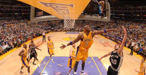 NBA球员数据榜：字母哥助攻领跑,（NBA球员数据排行：字母哥助攻居首）