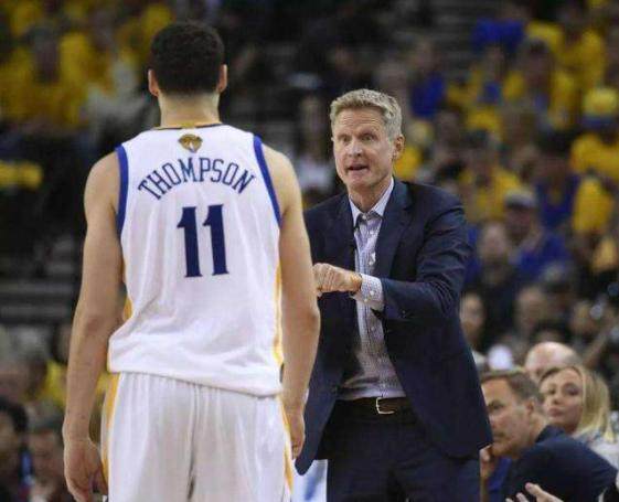 5场丢8分！阿森纳也要羡慕，拜仁对手仍高居第二，英超太难了（近5轮丢掉8分！拜仁劲敌依旧高居次席，连阿森纳都眼红，英超真难踢）